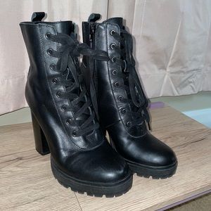 Chunky, heeled, and laced up Steve Madden black boots.